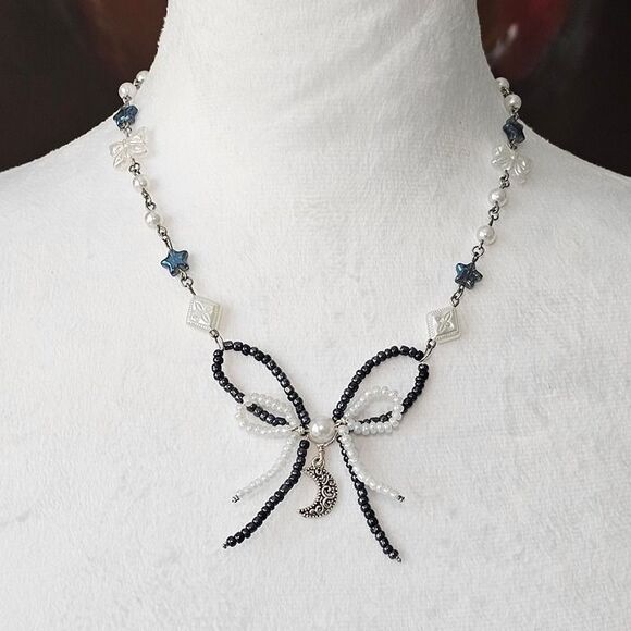 Handmade Elegant Bow Navy & Pearls Beaded Necklace - Picture 1 of 6